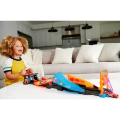 Disney And Pixar Cars Glow Racers Launch & Criss-Cross Playset